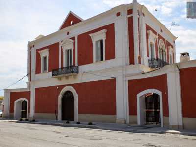 E a essere rinata � anche Villa De Sario, nobile dimora risalente alla met� dell�Ottocento che si erge all�inizio di via Caldarola, nel quartiere Japigia